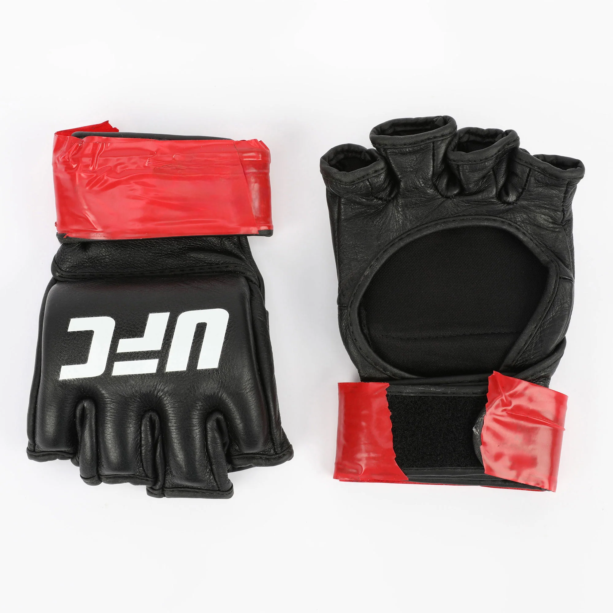 Douglas Silva Signed 1-of-1 Fight Worn Gloves UFC Fight Night: Moreno vs Kavanagh - Image 5