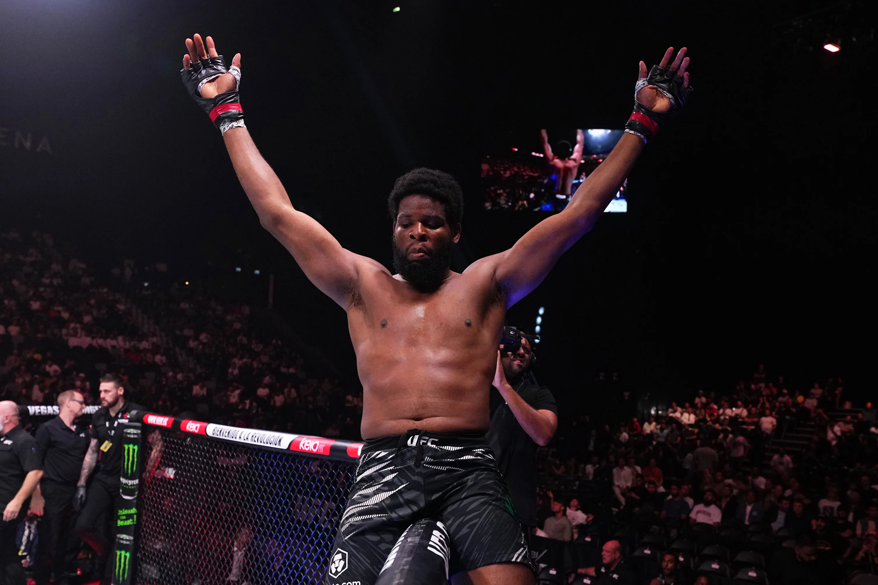 Kennedy Nzechukwu Signed 1-of-1 Fight Issued Hoodie UFC 308: Topuria vs Holloway - Image 3